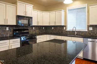 21270 SE Golden Market Ct, Bend, OR 97702 - Photo 11