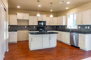 21270 SE Golden Market Ct, Bend, OR 97702 - Photo 9