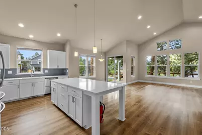904 E Horse Back Trail, Sisters, OR 97759 - Photo 5