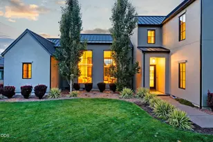 61901 Hosmer Lake Dr, Bend, OR 97702 - Photo 3