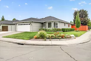 2902 Shasta Dr, Medford, OR 97504 - Photo 3