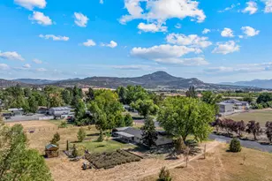 2539 Lotus Ln, Central Point, OR 97502 - Photo 3