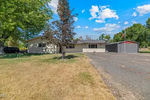 2539 Lotus Ln, Central Point, OR 97502 - Photo 1