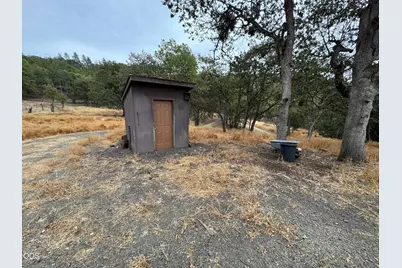 6061 Hillcrest Road, Medford, OR 97504 - Photo 7