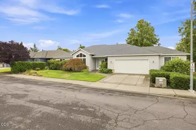 3436 Blue Blossom Drive, Medford, OR 97504 - Photo 3