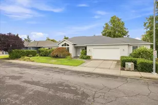 3436 Blue Blossom Dr, Medford, OR 97504 - Photo 3