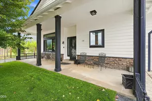 106 Cabernet Cir, Cave Junction, OR 97523 - Photo 13