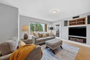 2393 N W Wyeth Pl, Bend, OR 97703 - Photo 27