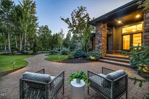 19275 Green Lakes Loop, Bend, OR 97702 - Photo 3