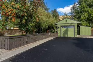 932 NE 10th St, Bend, OR 97701 - Photo 3