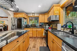357 El Conejo Dr, Grants Pass, OR 97526 - Photo 5