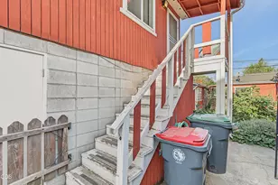 1007 W 9th St, Medford, OR 97501 - Photo 33