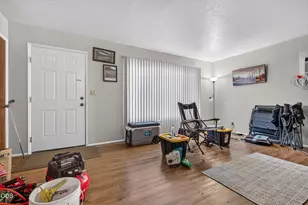 1007 W 9th St, Medford, OR 97501 - Photo 7