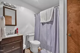 1007 W 9th St, Medford, OR 97501 - Photo 17