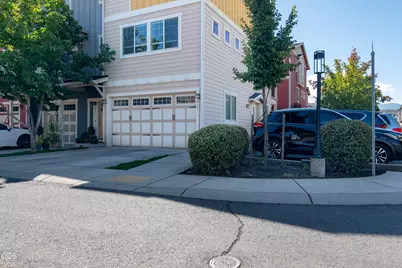811 Overcup Street, Medford, OR 97501 - Photo 3