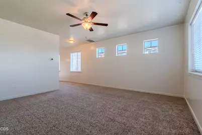 811 Overcup Street, Medford, OR 97501 - Photo 9