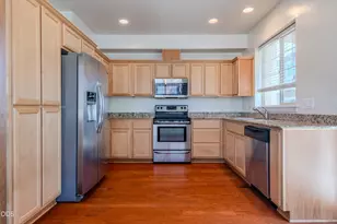 811 Overcup St, Medford, OR 97501 - Photo 5