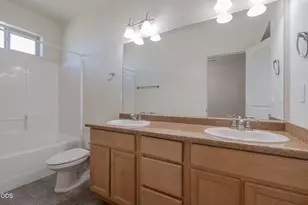 811 Overcup St, Medford, OR 97501 - Photo 13
