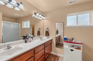 907 Worchester Dr, Medford, OR 97501 - Photo 19