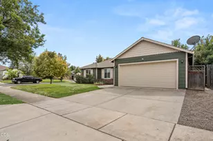 907 Worchester Dr, Medford, OR 97501 - Photo 25