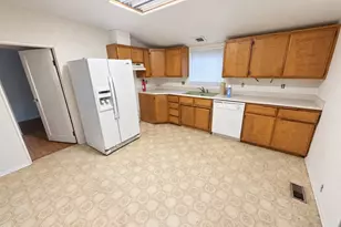 500 Grand Ave, Central Point, OR 97502 - Photo 7
