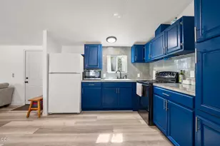 61040 S Queens Dr, Bend, OR 97702 - Photo 11