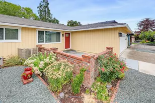 732 Sandra Ln, Central Point, OR 97502 - Photo 7