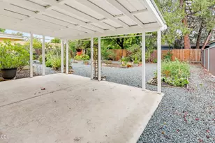 732 Sandra Ln, Central Point, OR 97502 - Photo 9