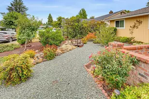 732 Sandra Ln, Central Point, OR 97502 - Photo 5