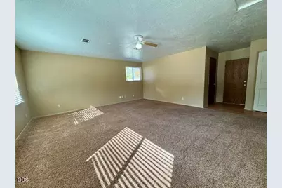 1931 NW Candler Avenue, Grants Pass, OR 97526 - Photo 15