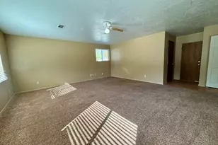 1931 NW Candler Ave, Grants Pass, OR 97526 - Photo 15