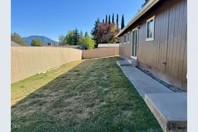 1931 NW Candler Avenue, Grants Pass, OR 97526 - Photo 17