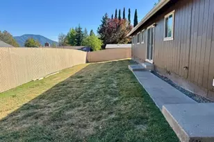 1931 NW Candler Ave, Grants Pass, OR 97526 - Photo 17