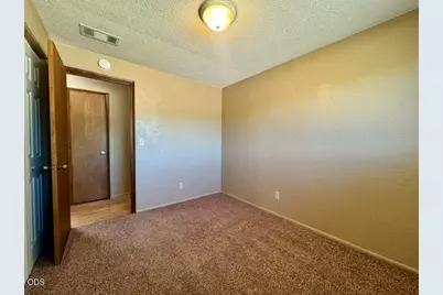 1931 NW Candler Avenue, Grants Pass, OR 97526 - Photo 11