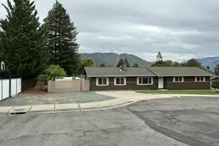 1931 NW Candler Ave, Grants Pass, OR 97526 - Photo 21