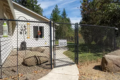 5334 Griffin Creek Road, Medford, OR 97501 - Photo 25