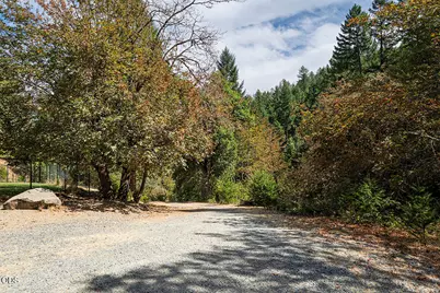 5334 Griffin Creek Road, Medford, OR 97501 - Photo 27