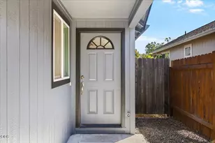 129 Cottonwood Dr, Eagle Point, OR 97524 - Photo 3