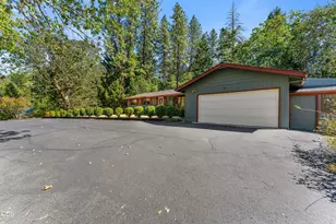 387 Carrollwood Dr, Grants Pass, OR 97527 - Photo 35