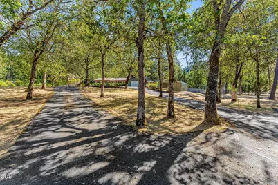 387 Carrollwood Drive, Grants Pass, OR 97527 - Photo 33
