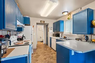 307 W Clark St, Medford, OR 97501 - Photo 5