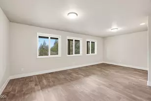 1960 NW Keenan Ct, Bend, OR 97703 - Photo 27