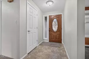 616 Hemlock Ave, Central Point, OR 97502 - Photo 5