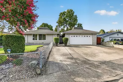 616 Hemlock Avenue, Central Point, OR 97502 - Photo 37