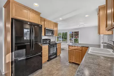 616 Hemlock Avenue, Central Point, OR 97502 - Photo 15
