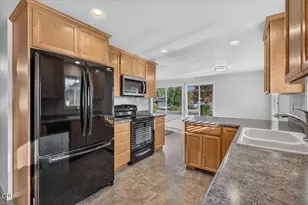 616 Hemlock Ave, Central Point, OR 97502 - Photo 15