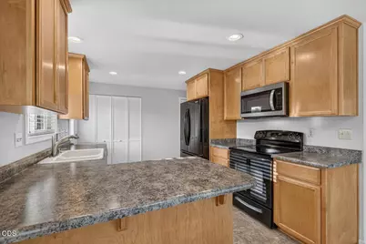 616 Hemlock Avenue, Central Point, OR 97502 - Photo 13