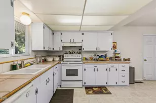 28 Eastwood Dr, Medford, OR 97504 - Photo 11
