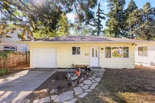 28 Eastwood Dr, Medford, OR 97504 - Photo 1