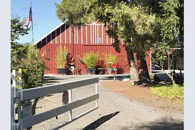4919 Grant Road, Central Point, OR 97502 - Photo 5